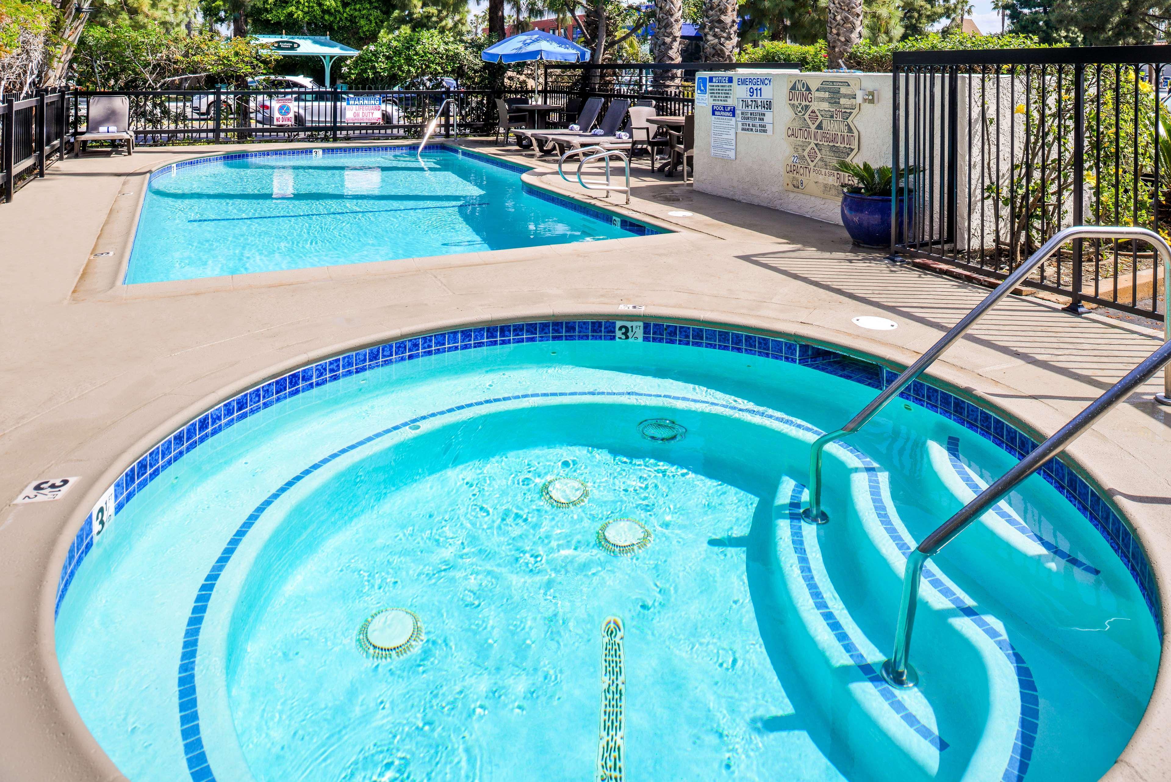 Best Western Courtesy Inn Hotel - Anaheim Resort At The Park Exterior foto