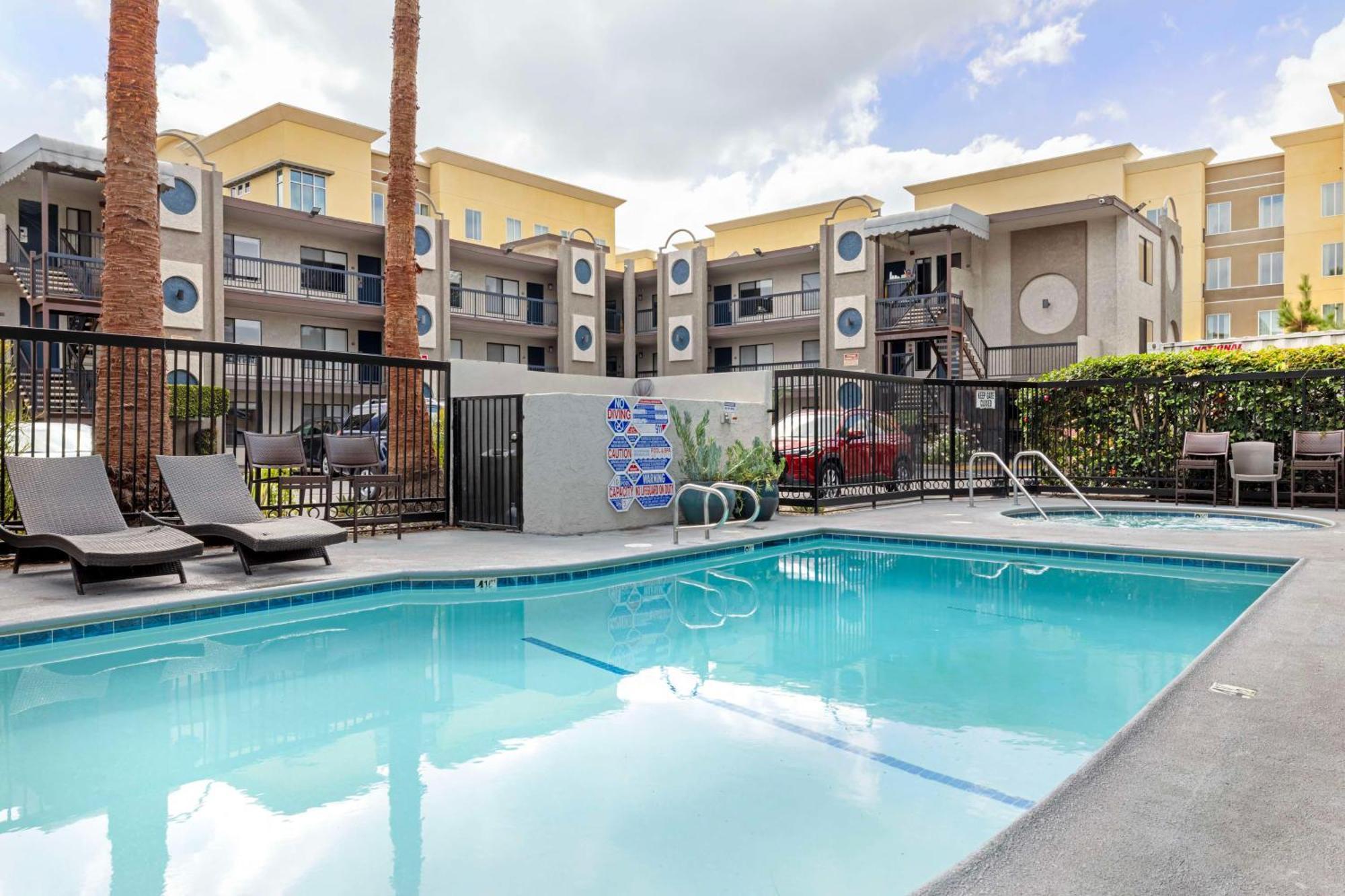 Best Western Courtesy Inn Hotel - Anaheim Resort At The Park Exterior foto